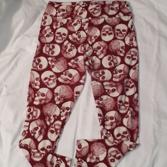 Rare Burgundy Sketched Skulls Lularoe Leggings T&C - Picture 2 of 5